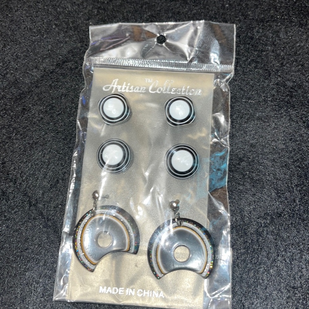 Earring Set - Picture 2 of 6